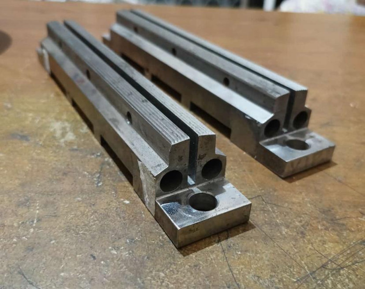 Sealing jaw baja hasil produksi