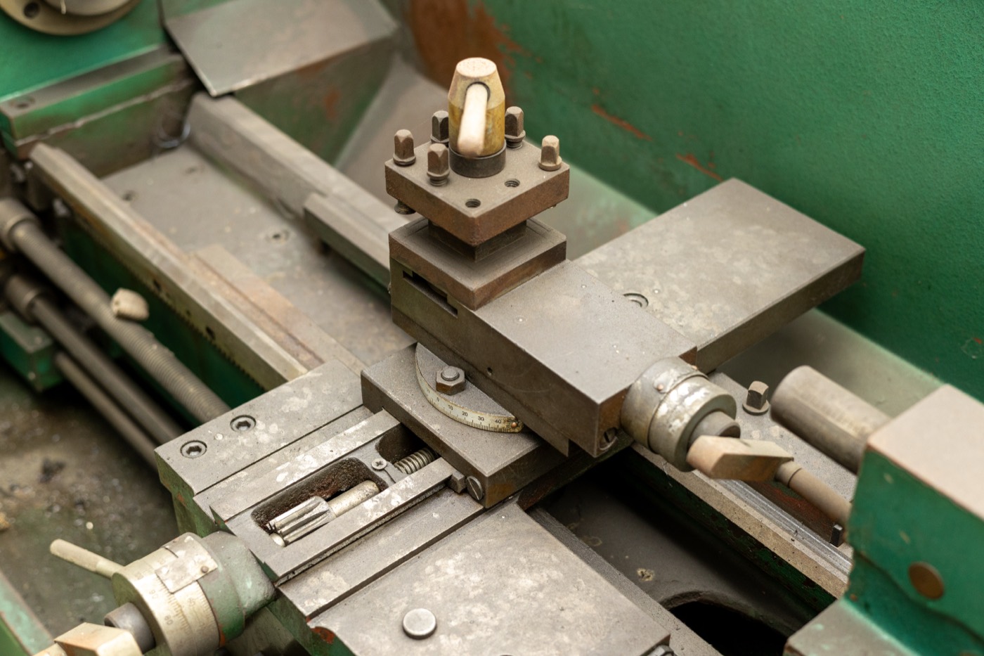 Mesin bubut / lathe