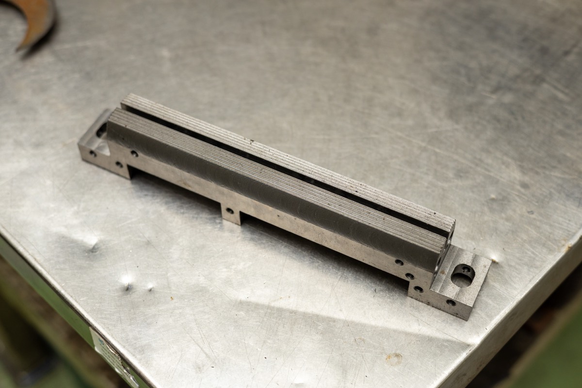 Pisau bergerigi bertingkat / laminated